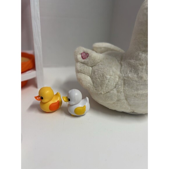 Pets Alive White Mama Duck by ZURU Quacks And Walks Waddles Cute Works 2 Babies - Picture 4 of 9